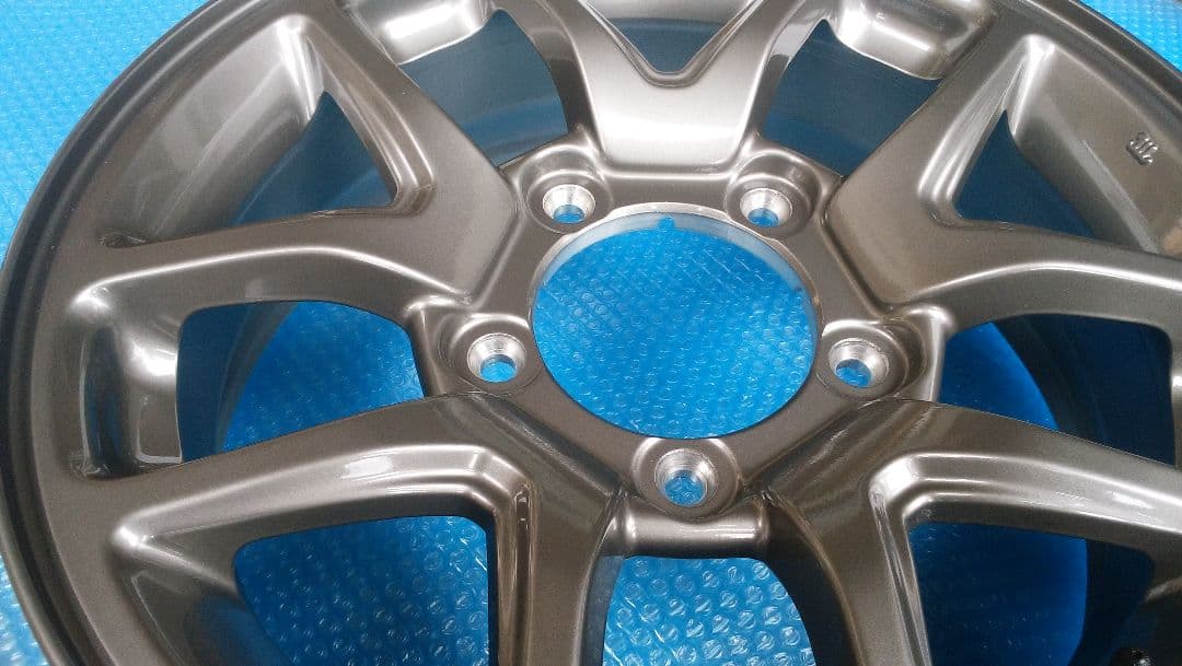 99％新品 傷無し汚れ無しの超超極上品 新型ジムニー 純正アルミ 1本 新車外し