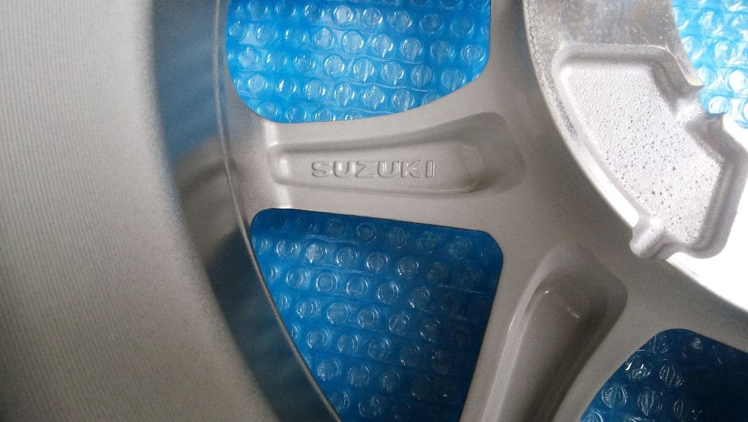 99％新品 傷無し汚れ無しの超超極上品 新型ジムニー 純正アルミ 1本 新車外し