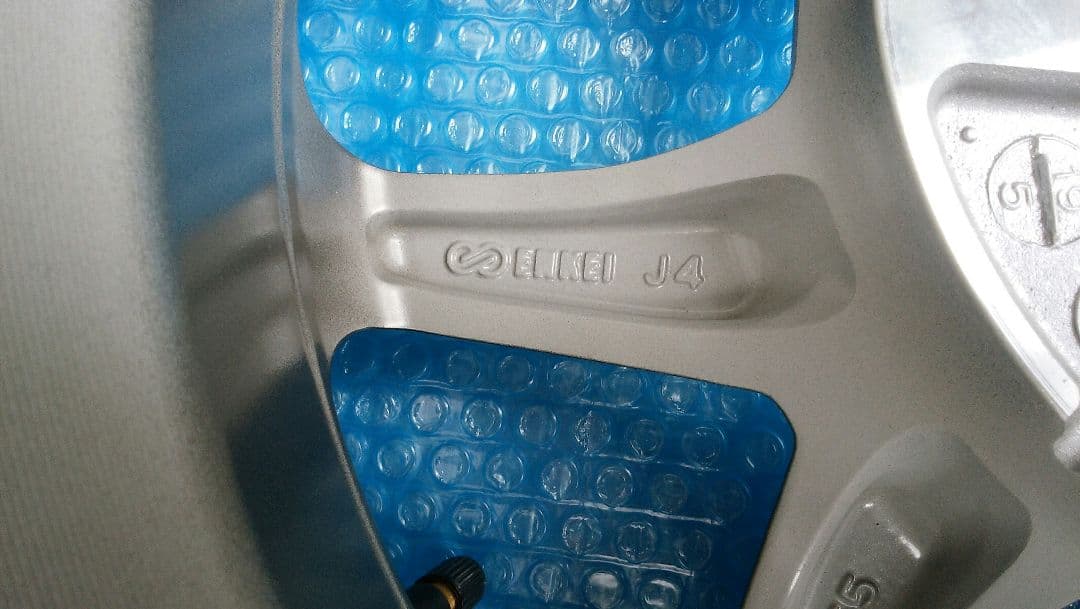 99％新品 傷無し汚れ無しの超超極上品 新型ジムニー 純正アルミ 1本 新車外し