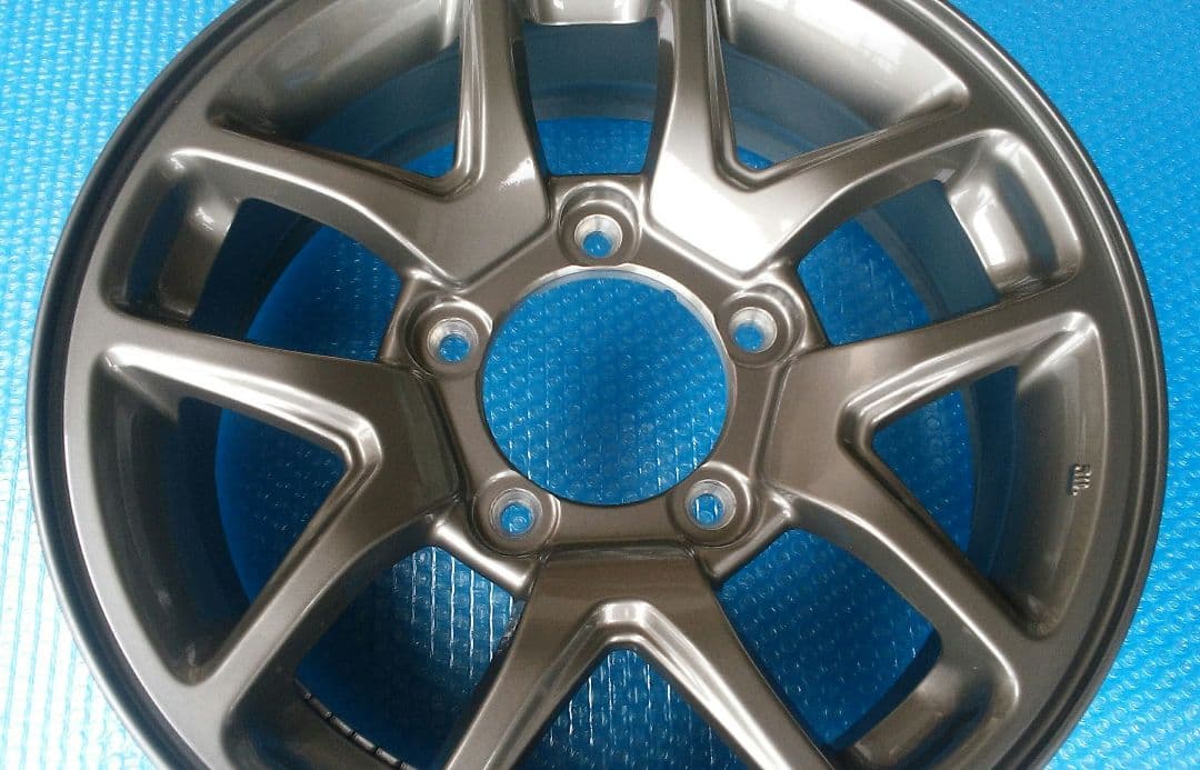 99％新品 傷無し汚れ無しの超超極上品 新型ジムニー 純正アルミ 1本 新車外し