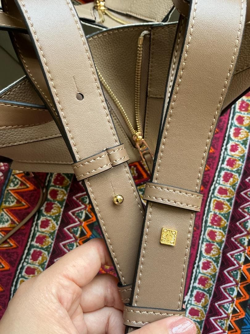 LO★EWE ベージュ ショルダーバッグ