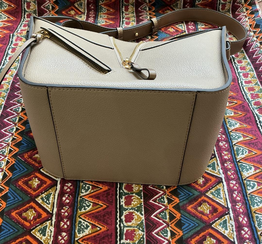 LO★EWE ベージュ ショルダーバッグ