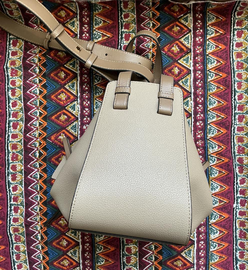 LO★EWE ベージュ ショルダーバッグ