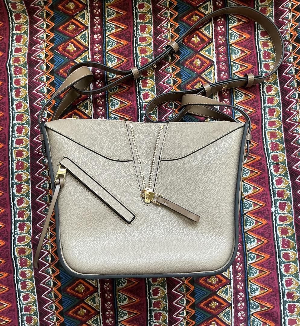 LO★EWE ベージュ ショルダーバッグ