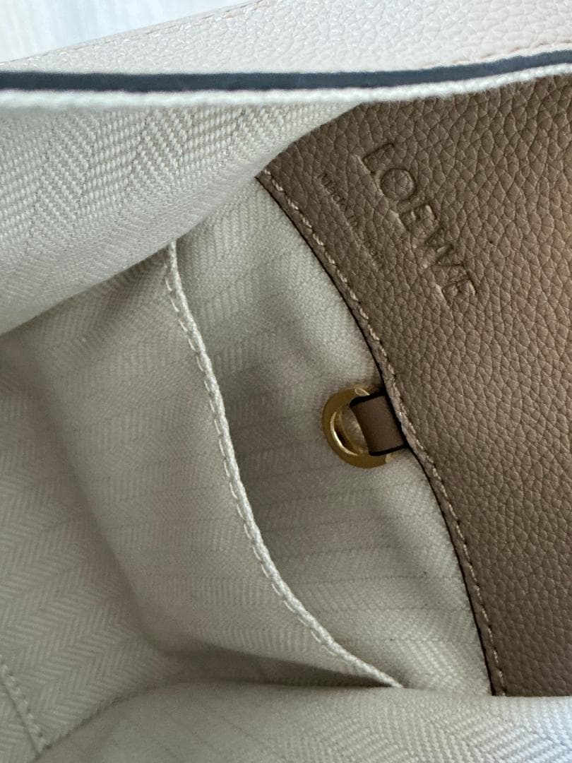 LO★EWE ベージュ ショルダーバッグ