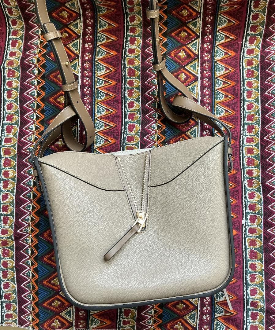 LO★EWE ベージュ ショルダーバッグ