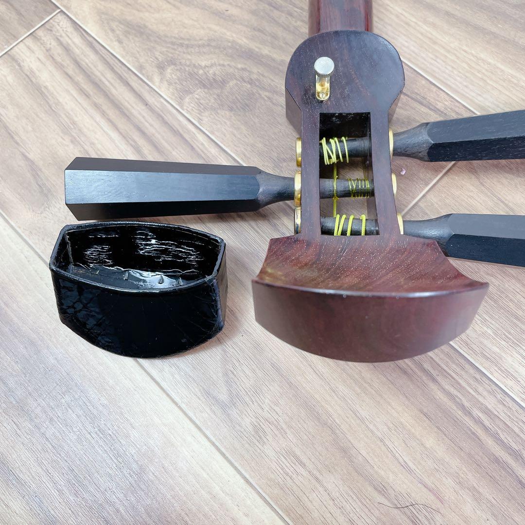 津軽三味線 高級 金ホゾ 二枚溝 鼈甲 太棹 綾杉彫 トチ 紅木