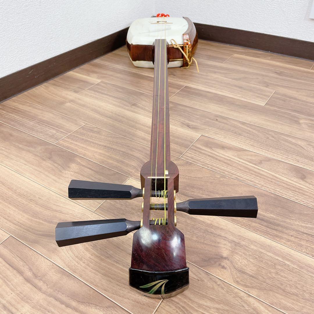 津軽三味線 高級 金ホゾ 二枚溝 鼈甲 太棹 綾杉彫 トチ 紅木
