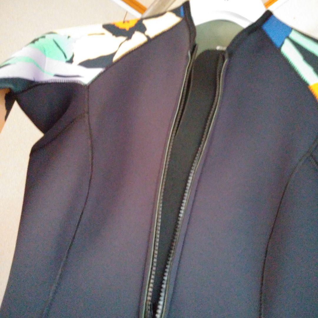 ROXY ロキシーフルスーツ ブラック/カラフルな花柄 M