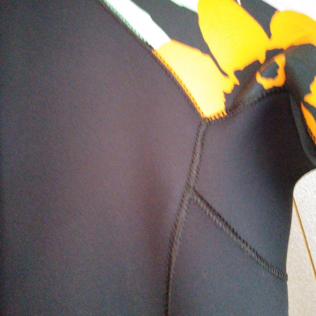 ROXY ロキシーフルスーツ ブラック/カラフルな花柄 M