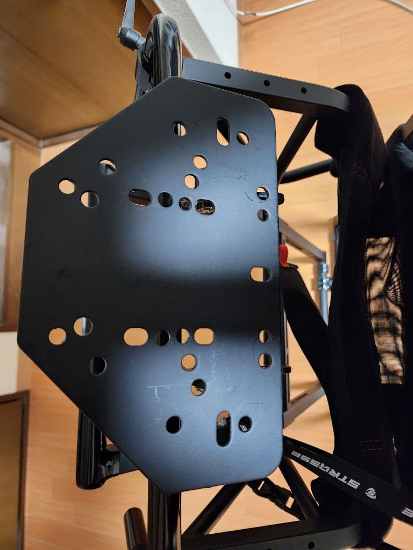 STRASSEレーシングコックピットAVANTI