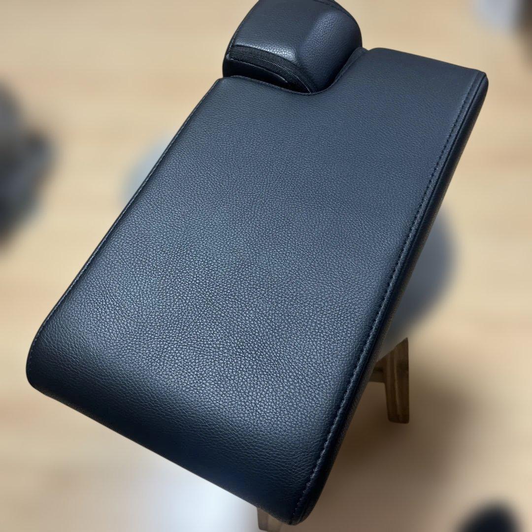 トヨタ ノア ヴォクシー 90系 フロントアームレスト 黒　運転席