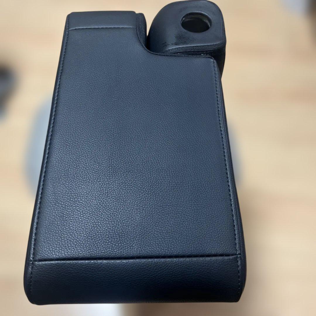 トヨタ ノア ヴォクシー 90系 フロントアームレスト 黒　運転席