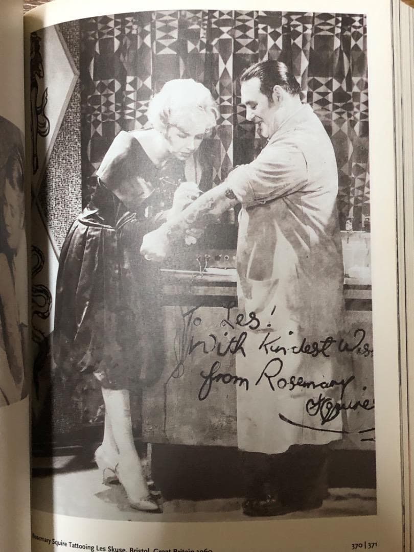 1000TATTOOS タトゥー写真集　刺青【匿名配送】