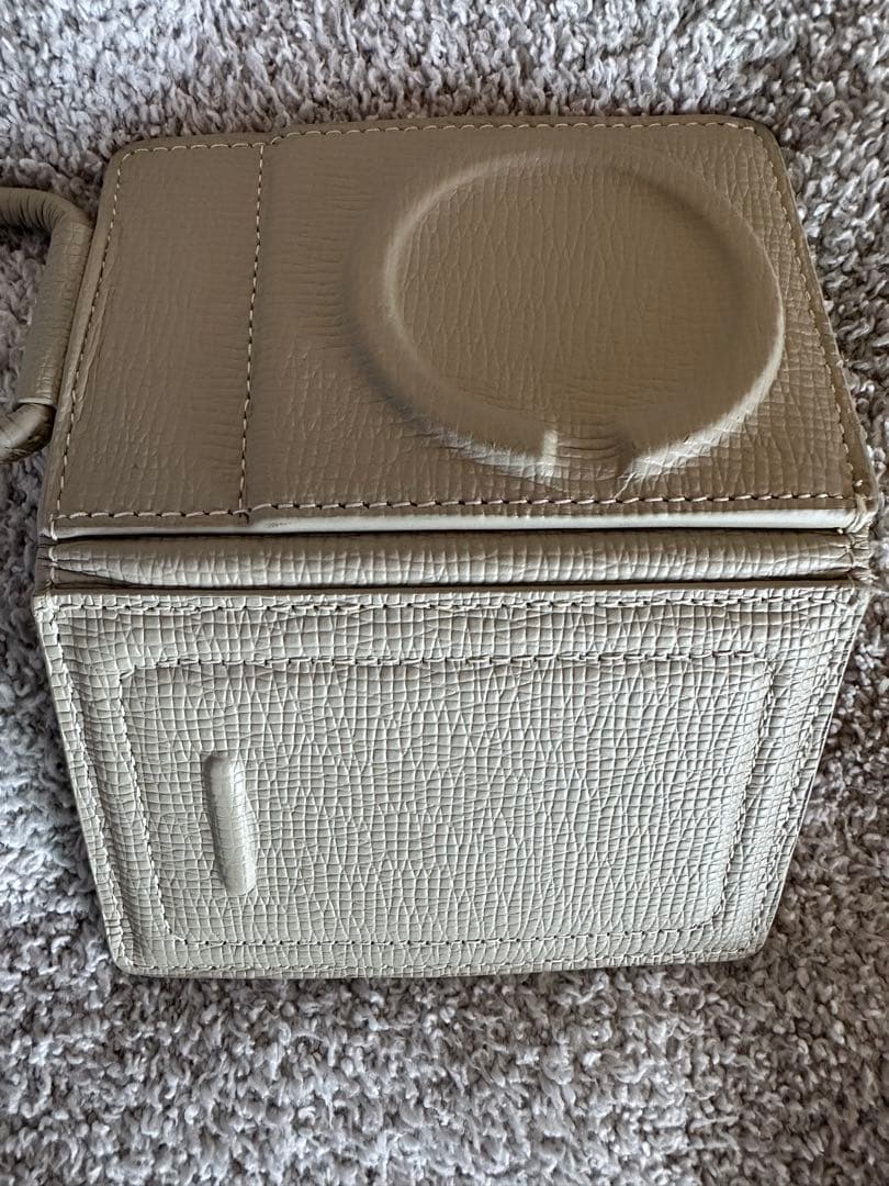 objcts.ioホワイトベージュスマホショルダー