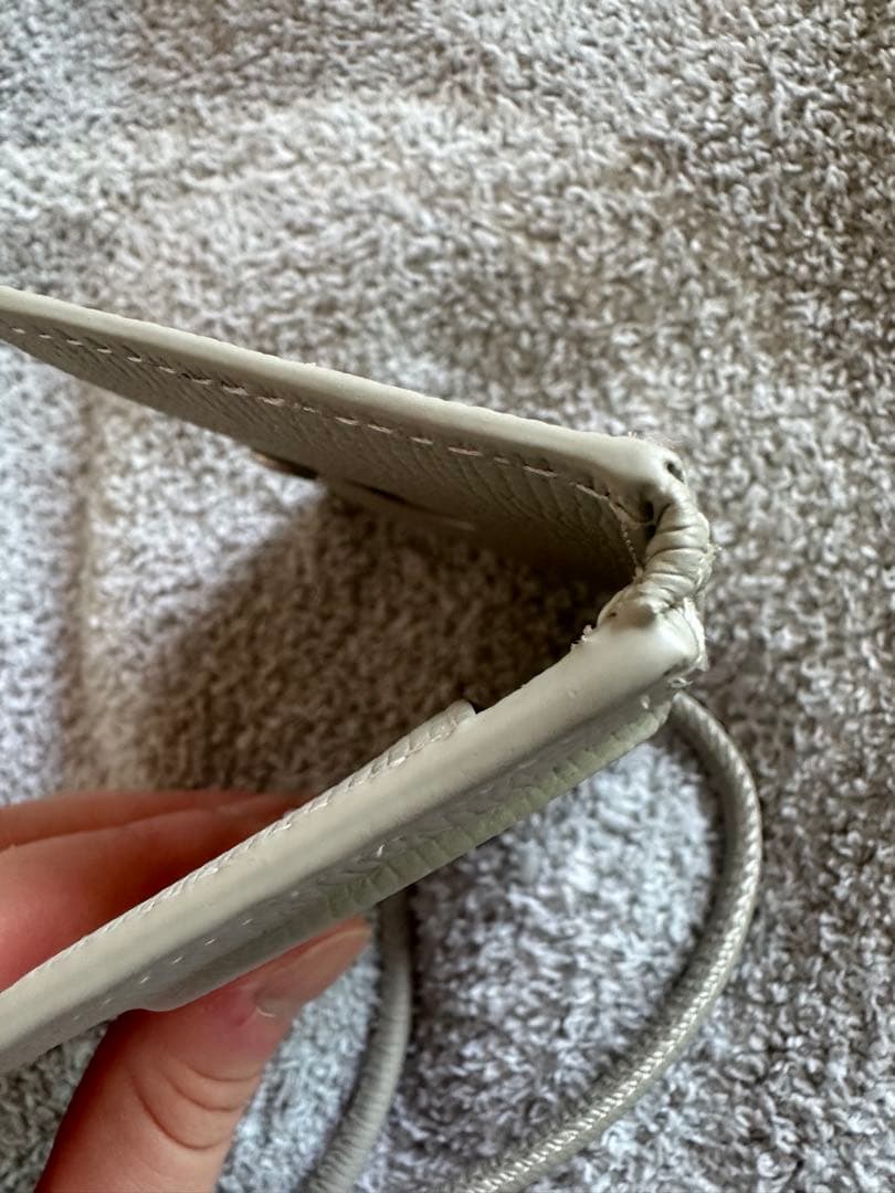 objcts.ioホワイトベージュスマホショルダー