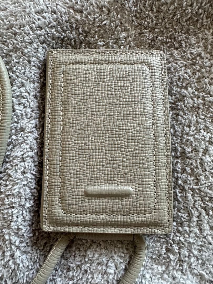 objcts.ioホワイトベージュスマホショルダー