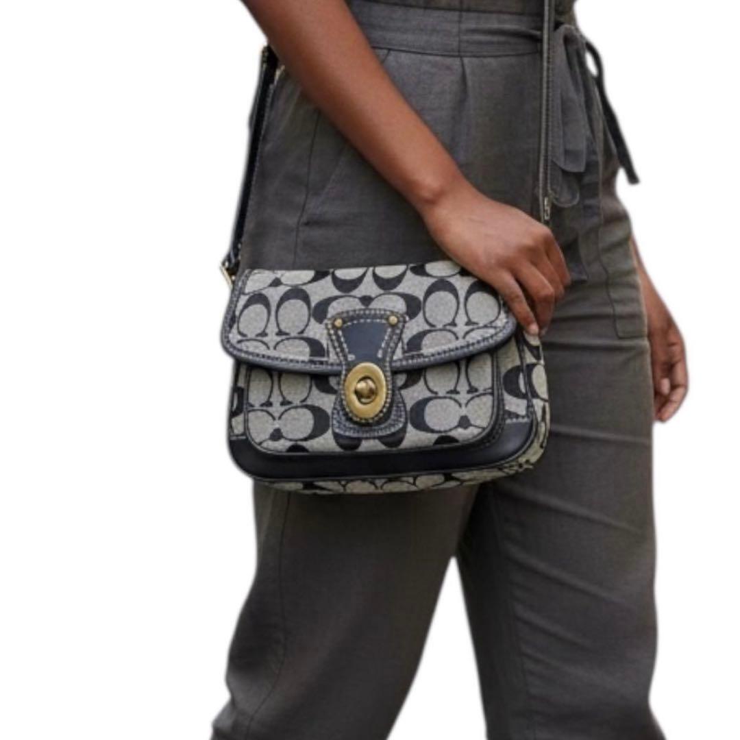 希少 COACH ショルダーバッグ シグネチャー ターンロック クロスボディ