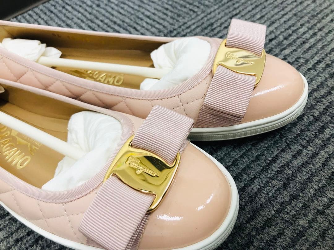 新品 サルヴァトーレフェラガモ フラット パンプス バレリーナパンプス