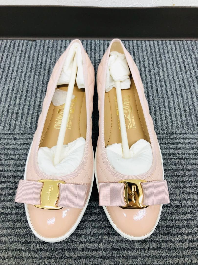 新品 サルヴァトーレフェラガモ フラット パンプス バレリーナパンプス