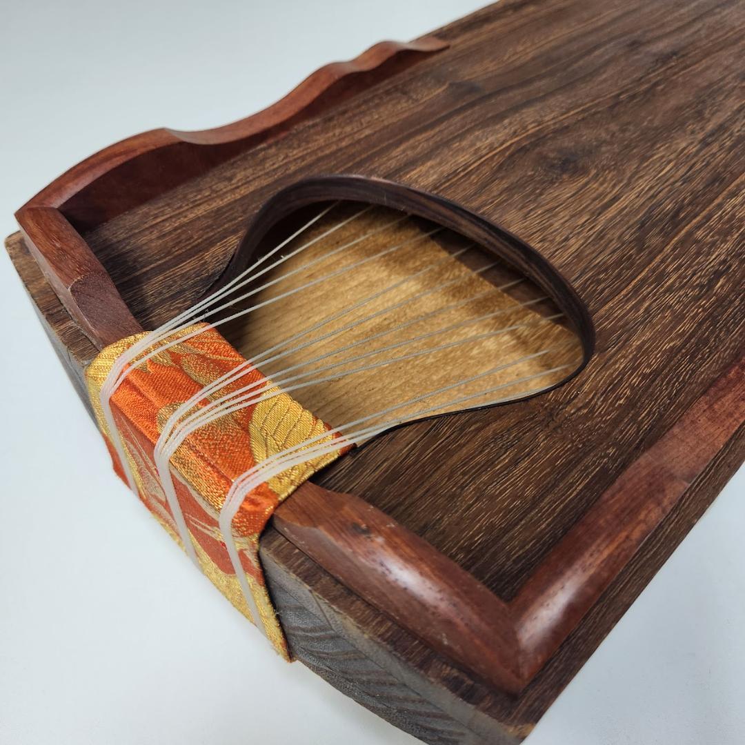 琴　13弦　琴柱　蒔絵有り すだれ彫　お琴　弦楽器　高級琴