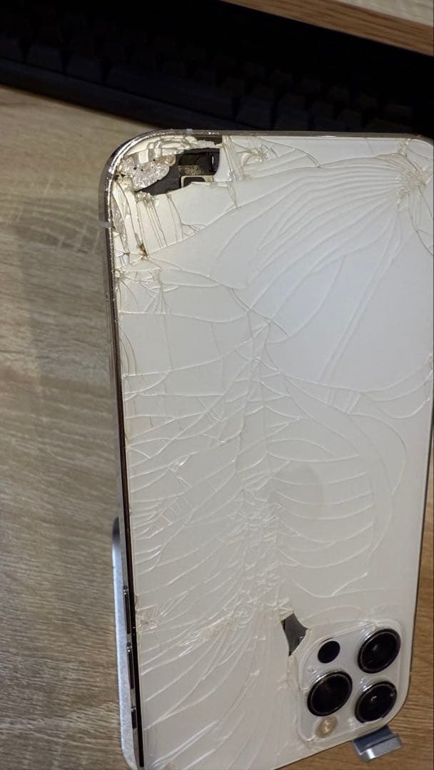 iPhone12Pro 256GB 背面割れ