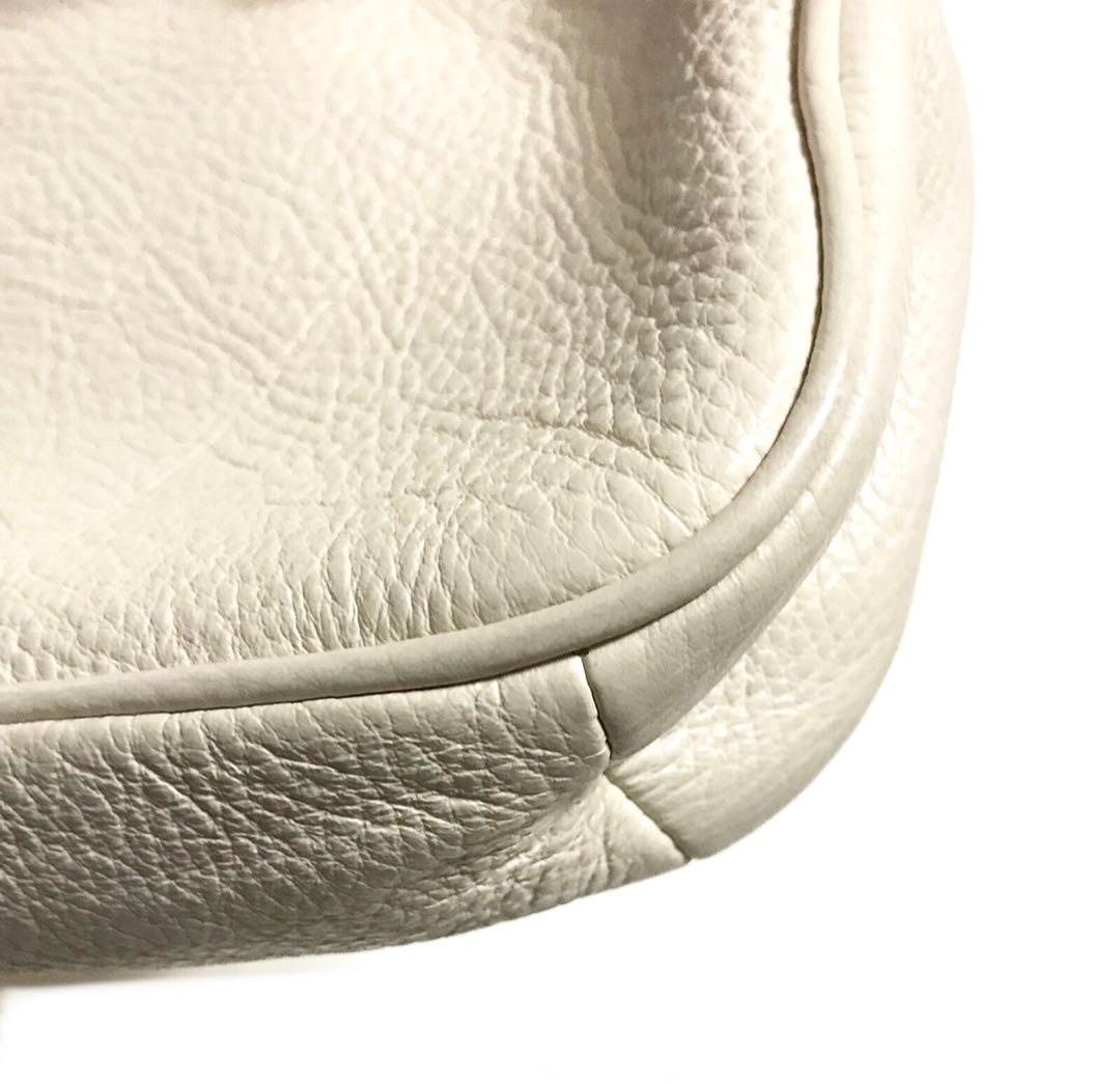 超美品コーチラージリストレットスターダストスタッズショルダーバッグオフホワイト白