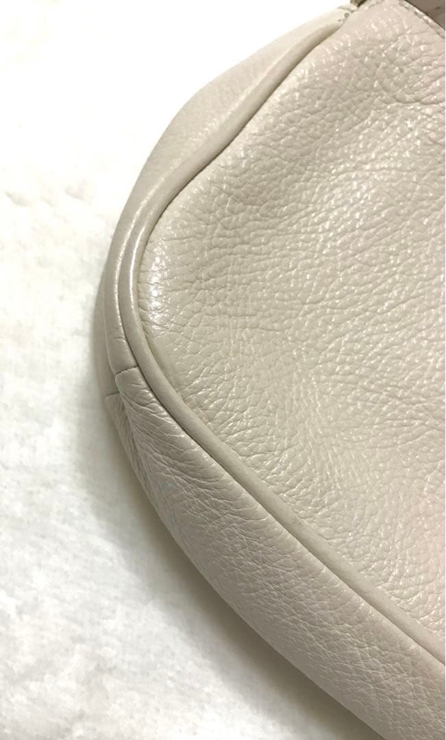 超美品コーチラージリストレットスターダストスタッズショルダーバッグオフホワイト白