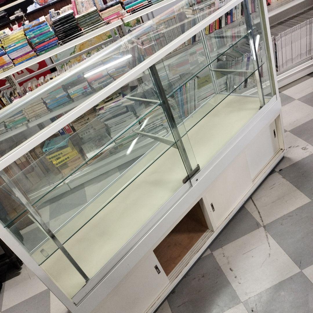 ガラスショーケース