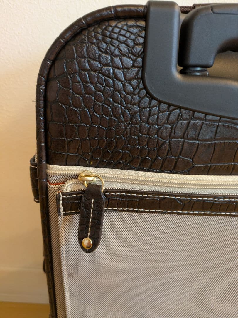 スワニー座れるキャリーバック　クロコダイル型押し　耐荷重100kg　超美品！