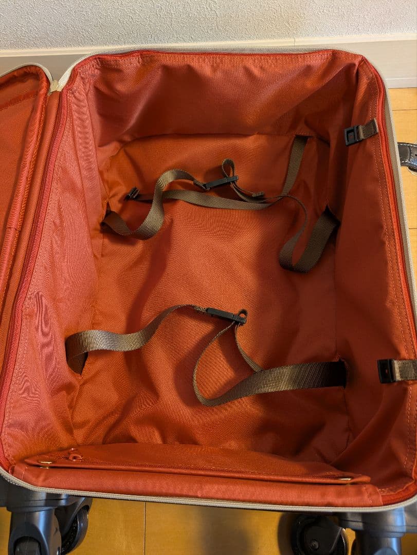 スワニー座れるキャリーバック　クロコダイル型押し　耐荷重100kg　超美品！