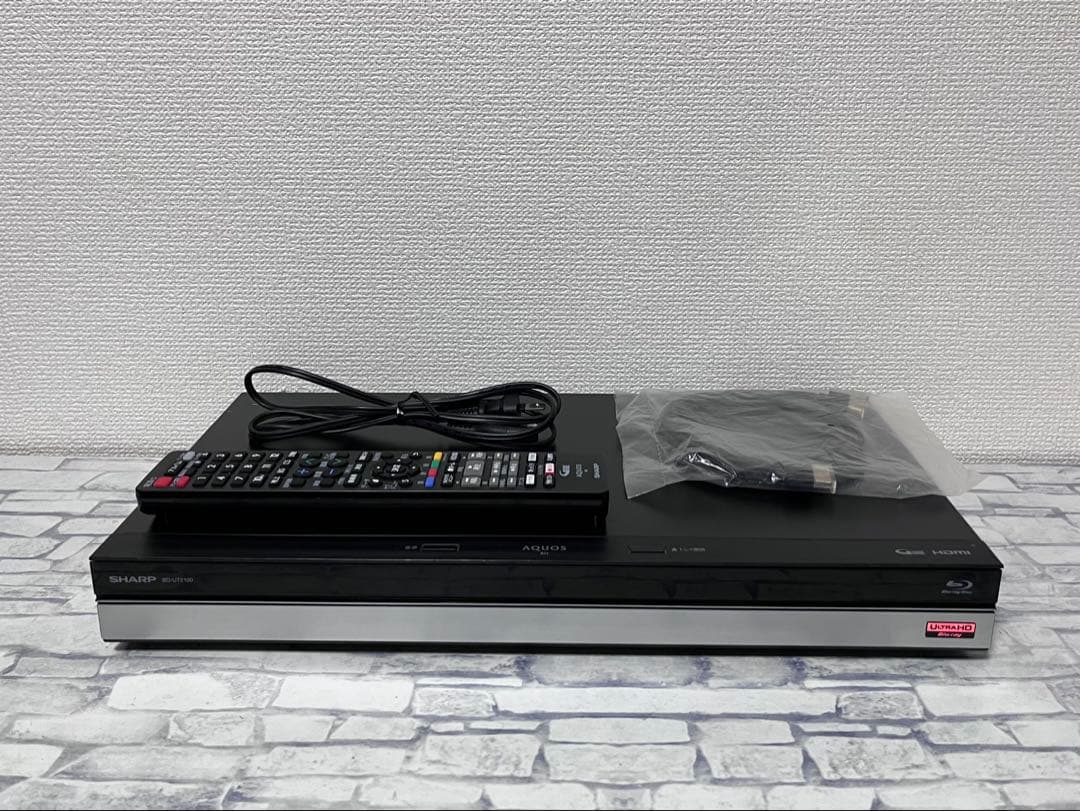 ULTRA HD 2TB 3番組録画　シャープBDレコーダー　BD-UT2100