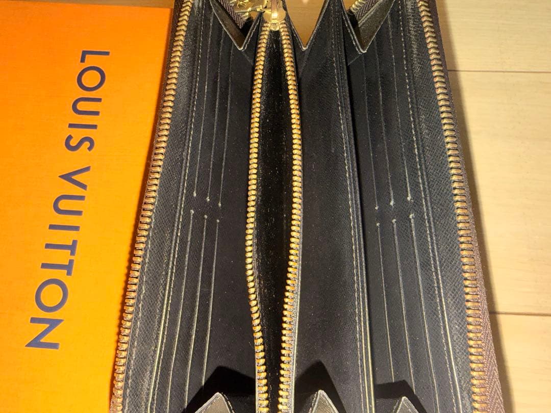 ルイヴィトン ジャイアントモノグラム ジッピーウォレット