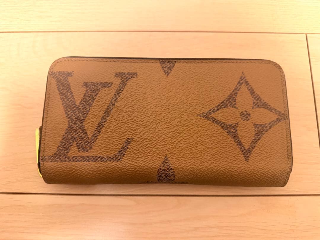 ルイヴィトン ジャイアントモノグラム ジッピーウォレット