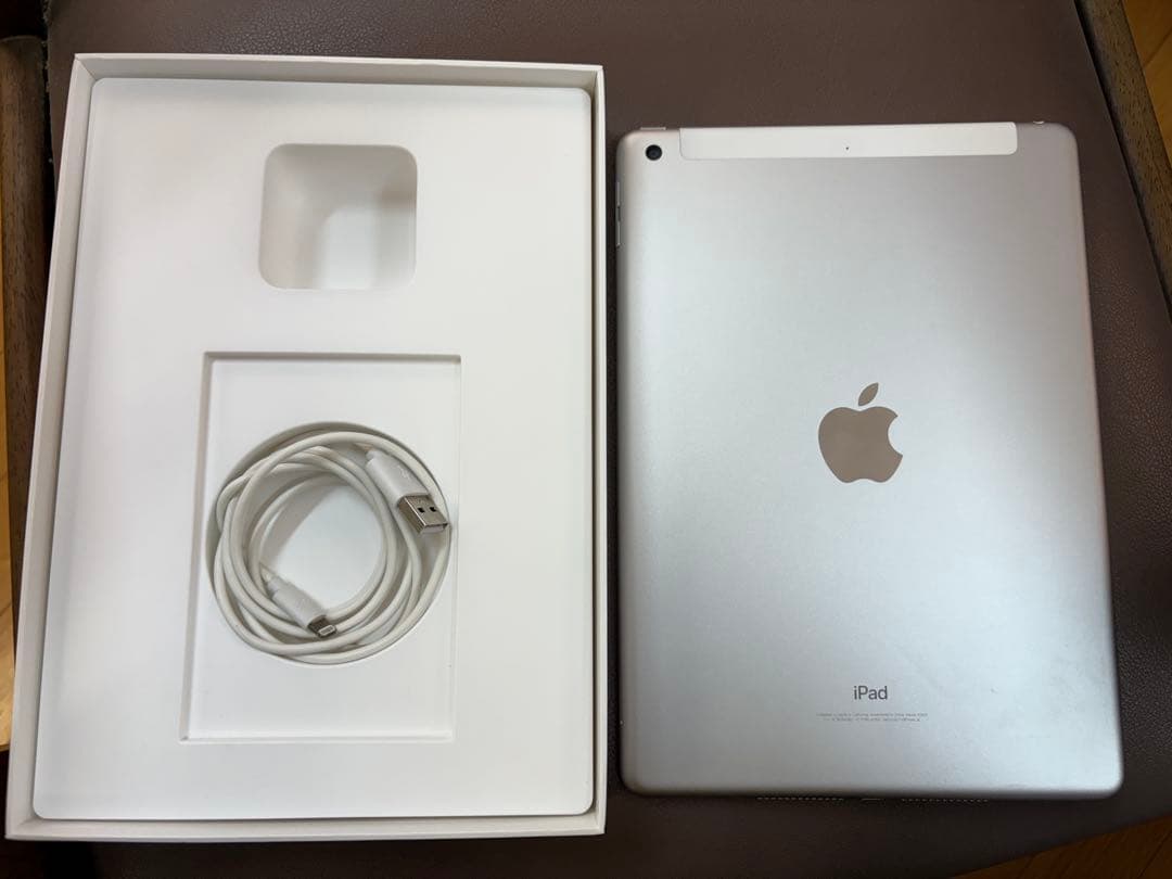 h*e様 Apple iPad 第５世代 32G シルバー 本体