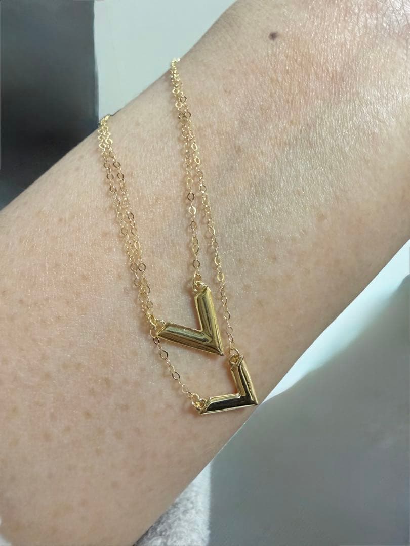 は*♡様 K18ゴールド V字型ペンダントネックレス 箱付き