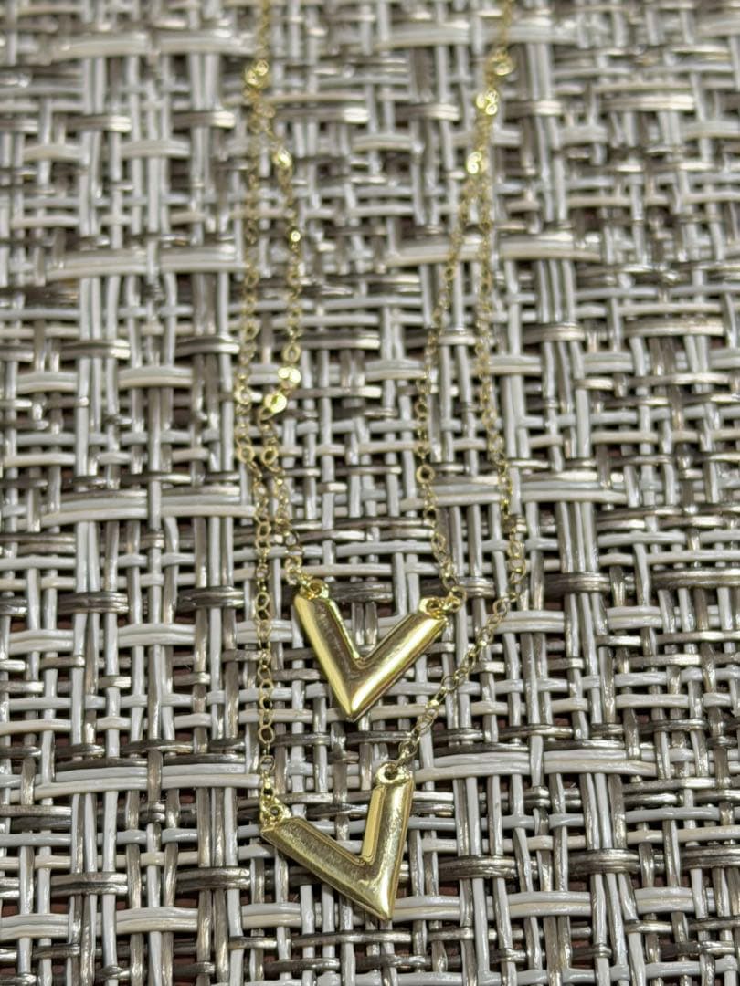 は*♡様 K18ゴールド V字型ペンダントネックレス 箱付き