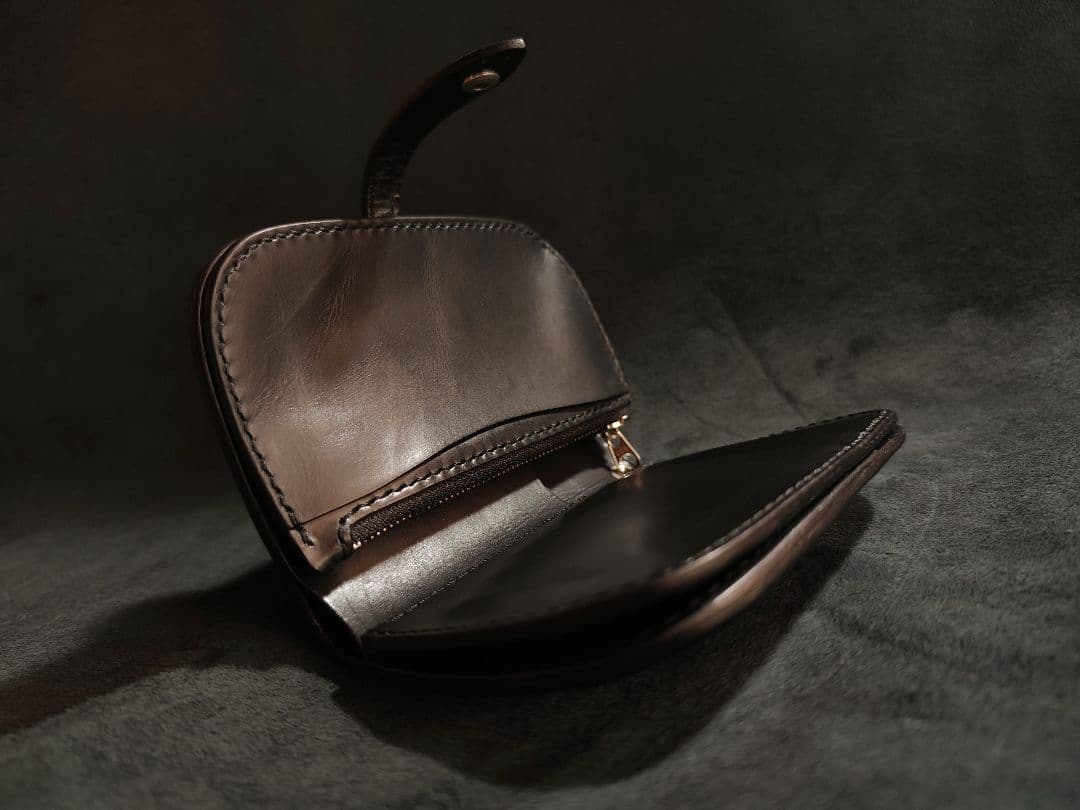 SALE！ミドルウォレット　ブラック　姫路レザー　オイルレザー　二つ折り財布