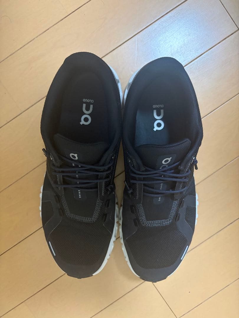 On ブラック ランニングシューズ