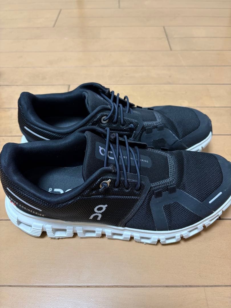 On ブラック ランニングシューズ
