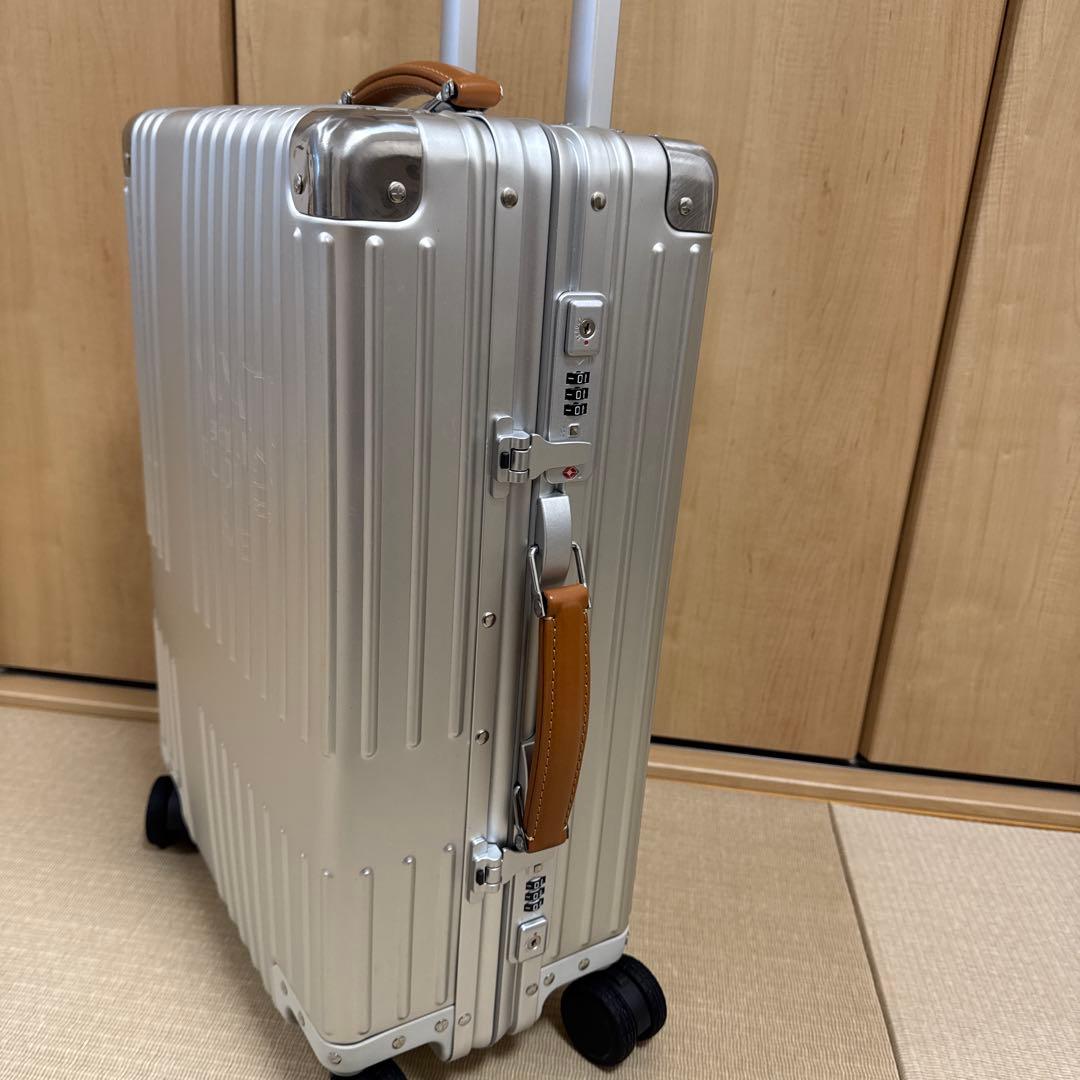 イノベーター　キャリーケーススーツケースステアリングシルバー　36 超レア美品