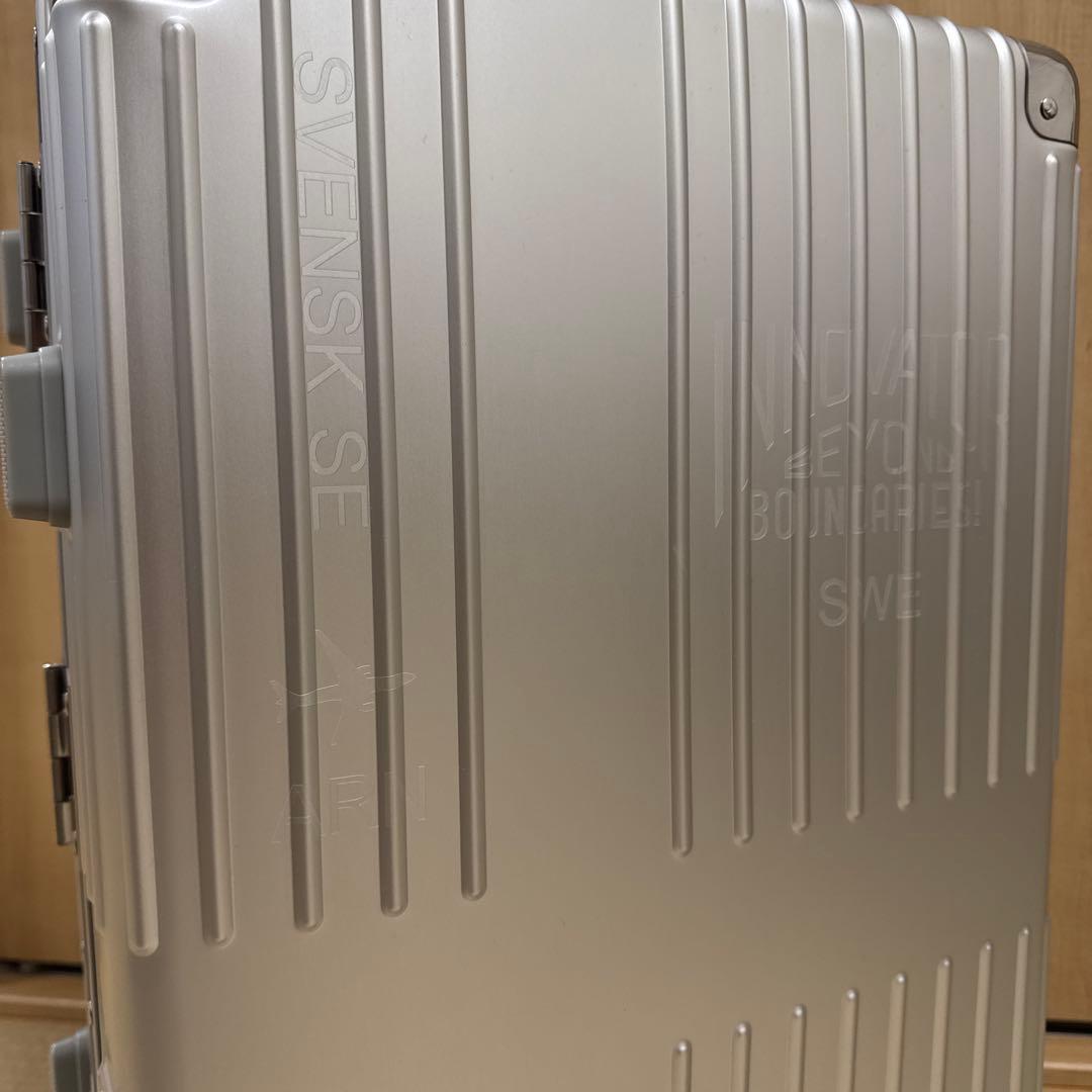 イノベーター　キャリーケーススーツケースステアリングシルバー　36 超レア美品