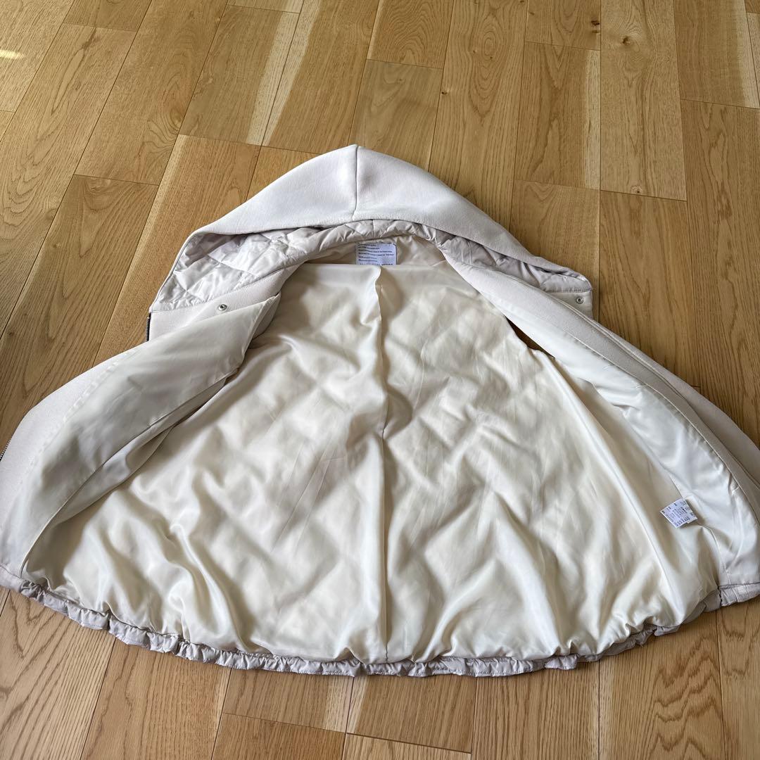 ！marechal terreフード付きクリーム色ダウンベスト