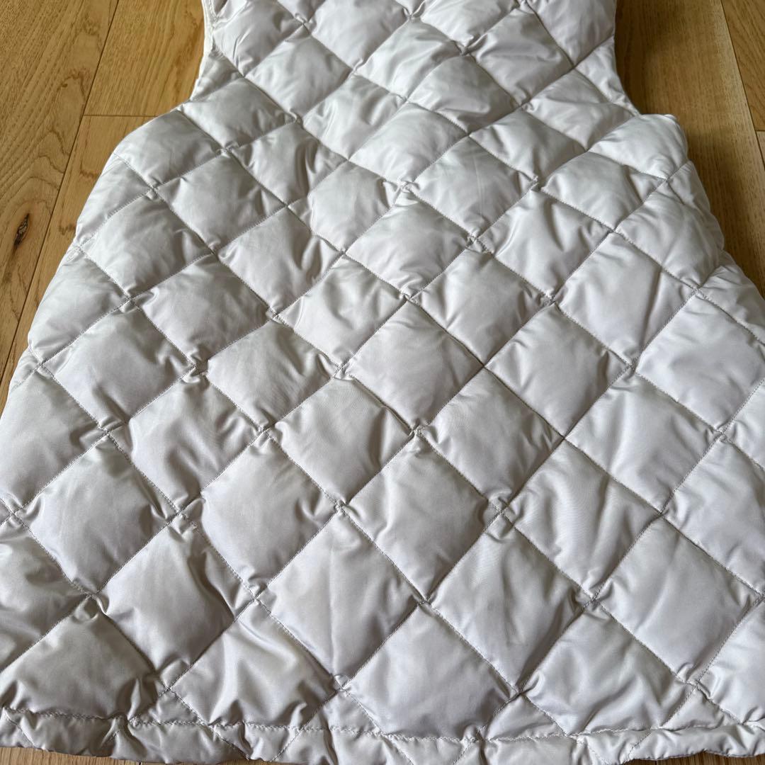 ！marechal terreフード付きクリーム色ダウンベスト