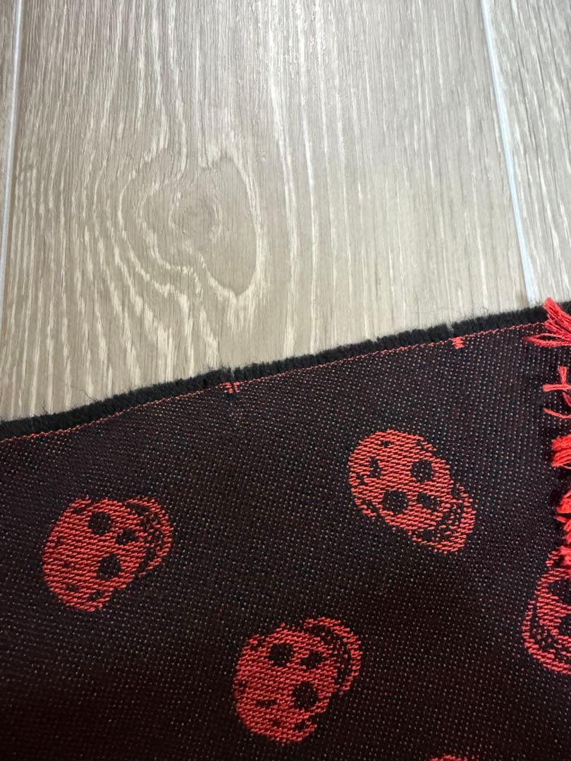 【美品】アレキサンダーマックイーン スカル柄ストール 赤黒　マフラー