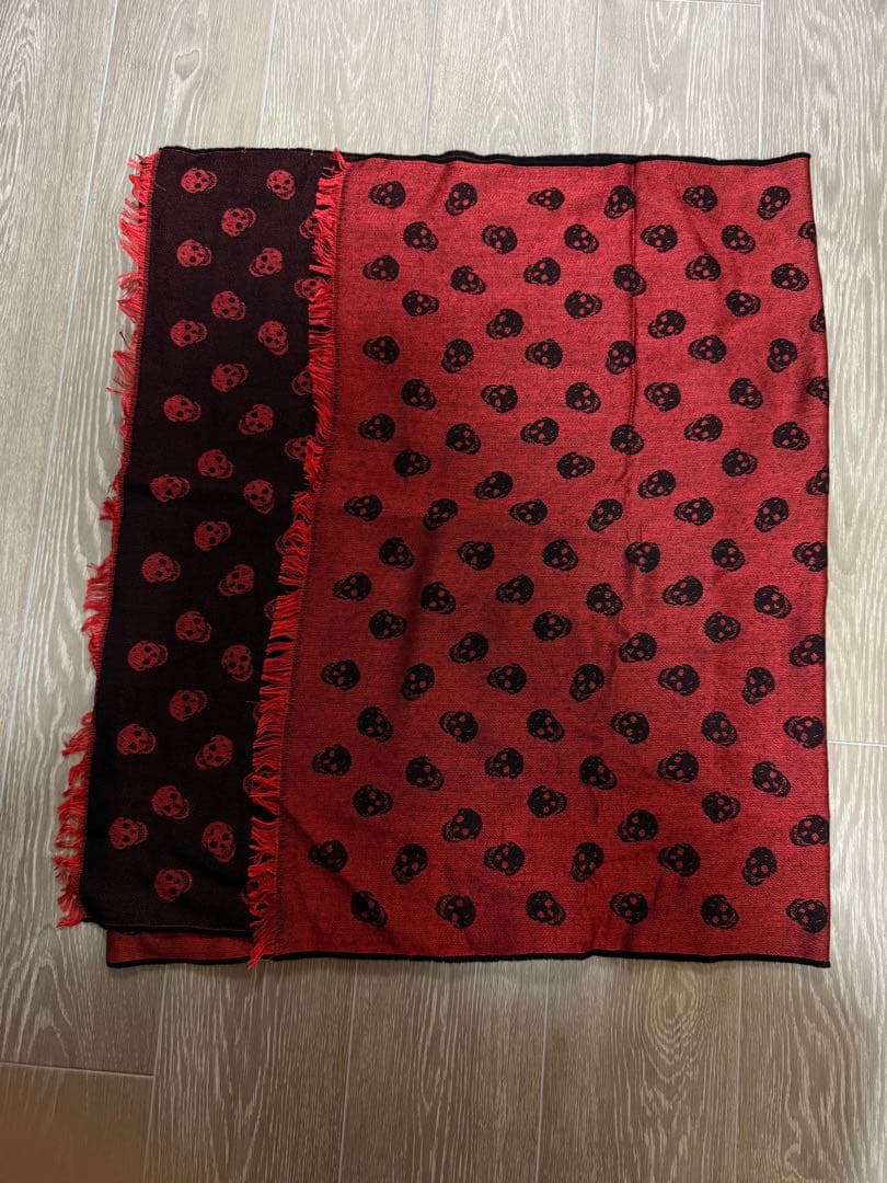 【美品】アレキサンダーマックイーン スカル柄ストール 赤黒　マフラー