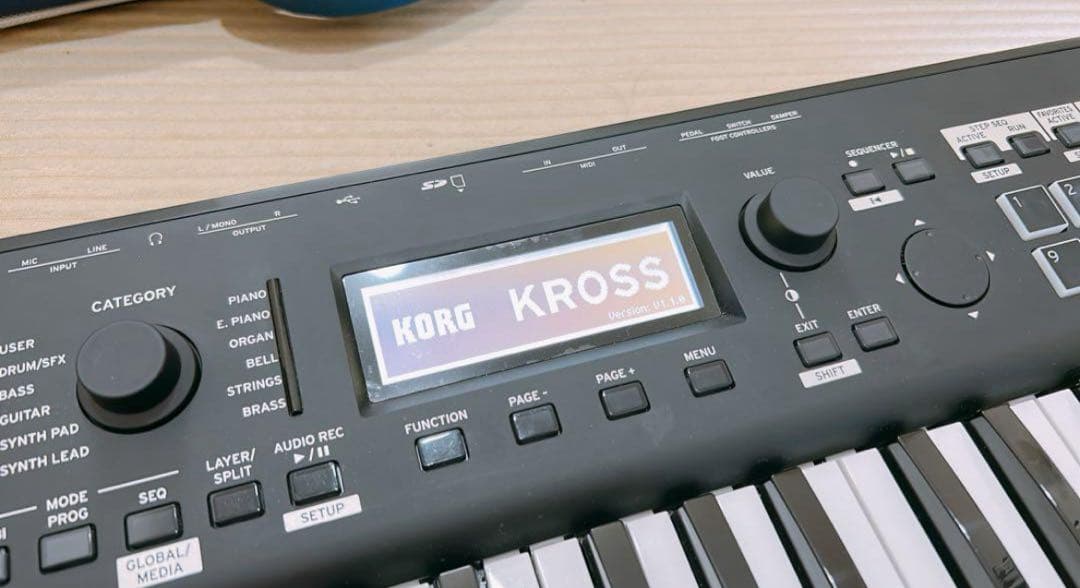 KORG KROSS2-61 シンセサイザー 専用ケース付き