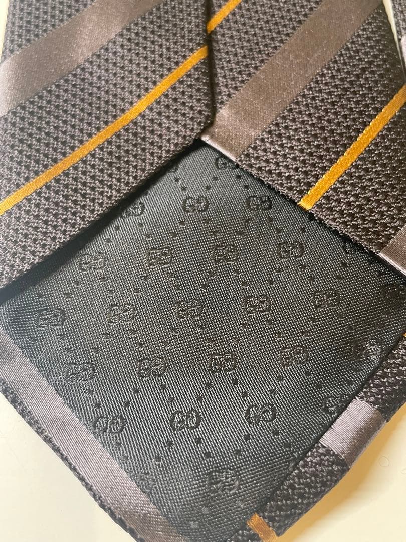 【新品未使用】GUCCI 黒とグレーのストライプネクタイ　成人式向け