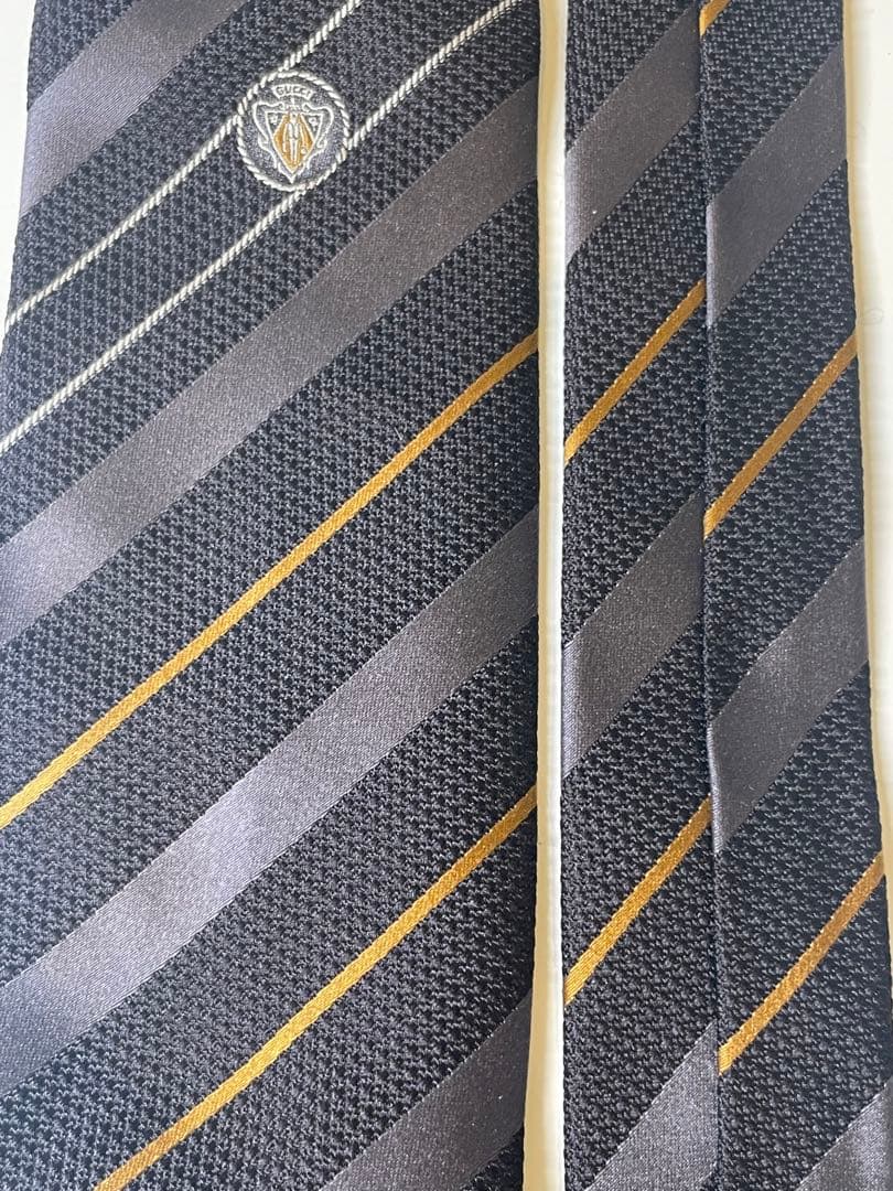 【新品未使用】GUCCI 黒とグレーのストライプネクタイ　成人式向け