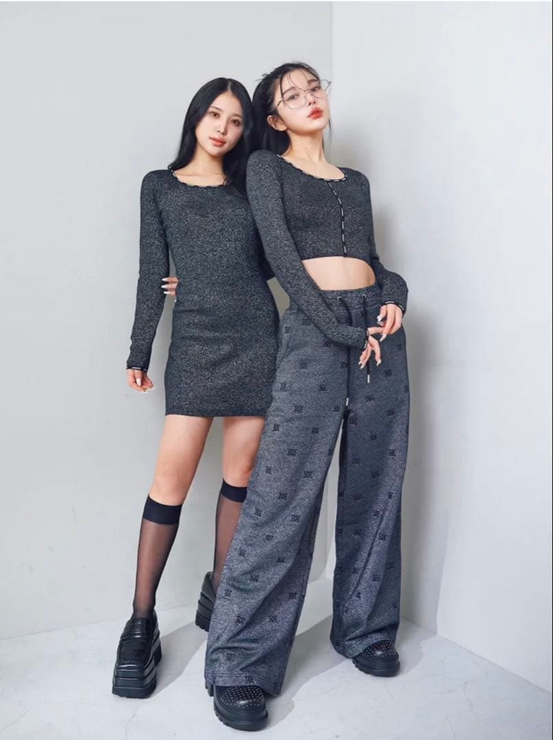 【新品未使用タグ付き！】❤︎ダーリッチ❤︎ロゴパターンラメスエットパンツ（ＢＬＫ）